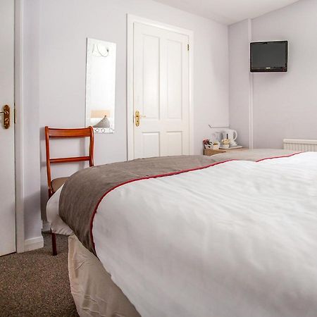 Oyo Timothy'S Hotell Tenby Exteriör bild