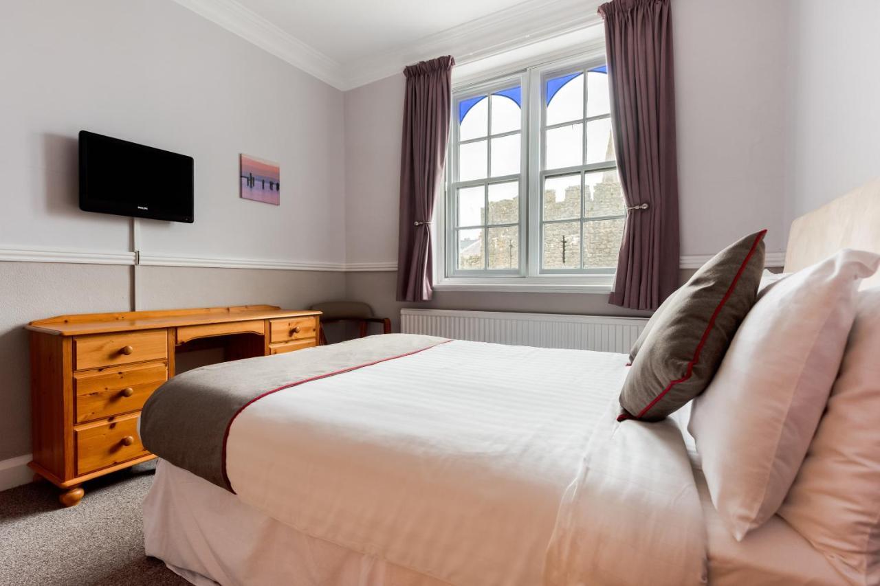 Oyo Timothy'S Hotell Tenby Exteriör bild