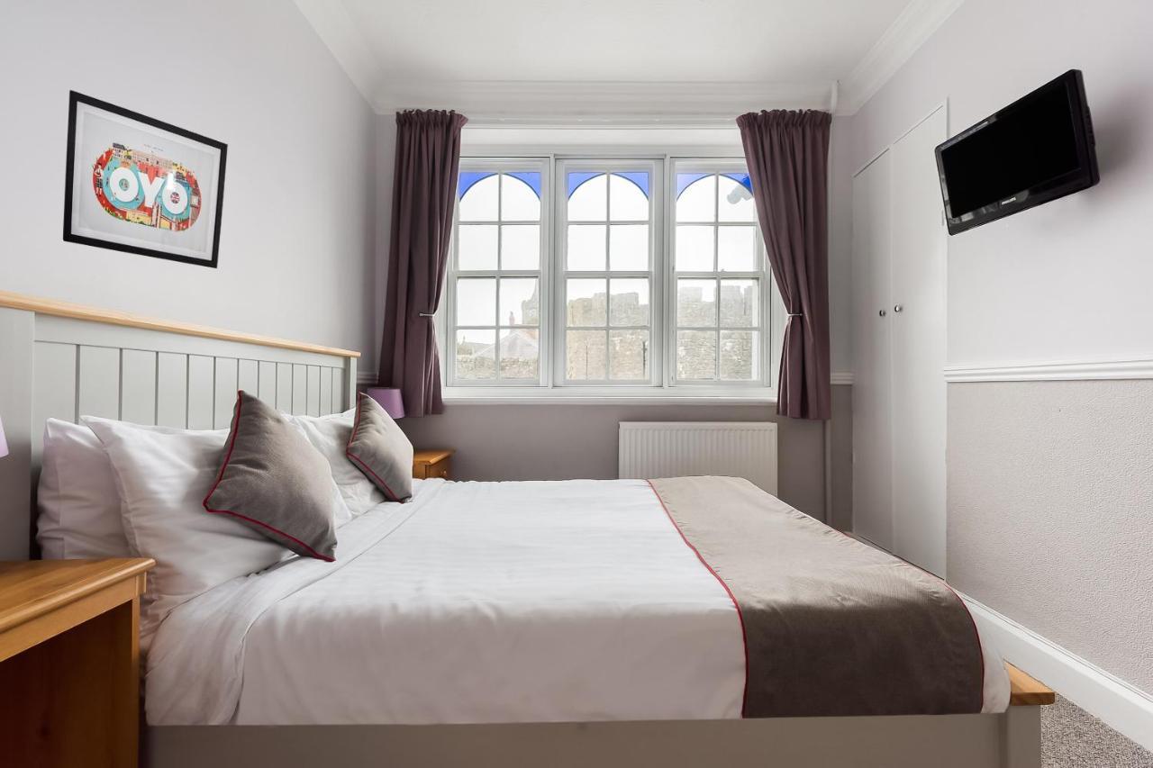 Oyo Timothy'S Hotell Tenby Exteriör bild
