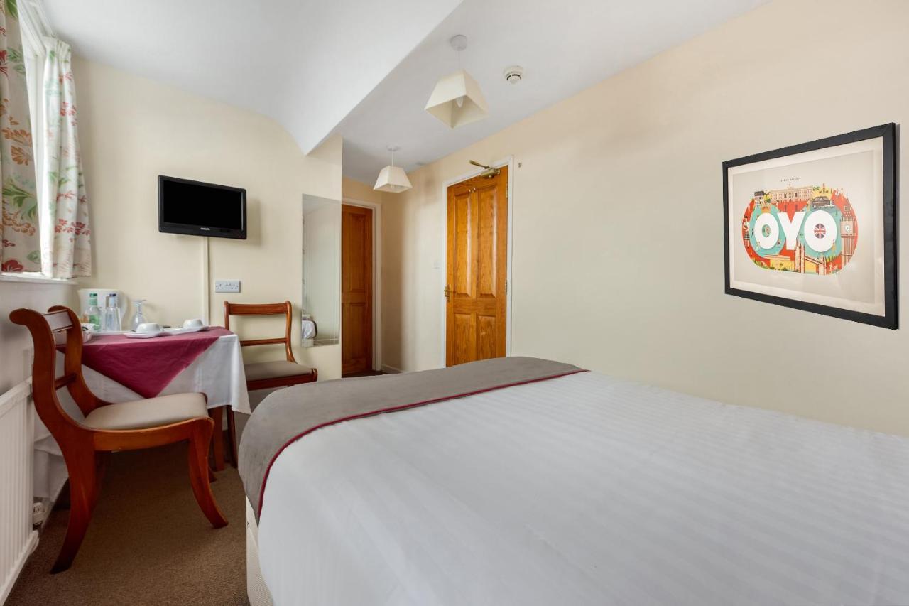 Oyo Timothy'S Hotell Tenby Exteriör bild
