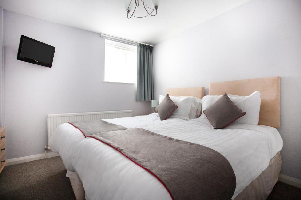 Oyo Timothy'S Hotell Tenby Exteriör bild