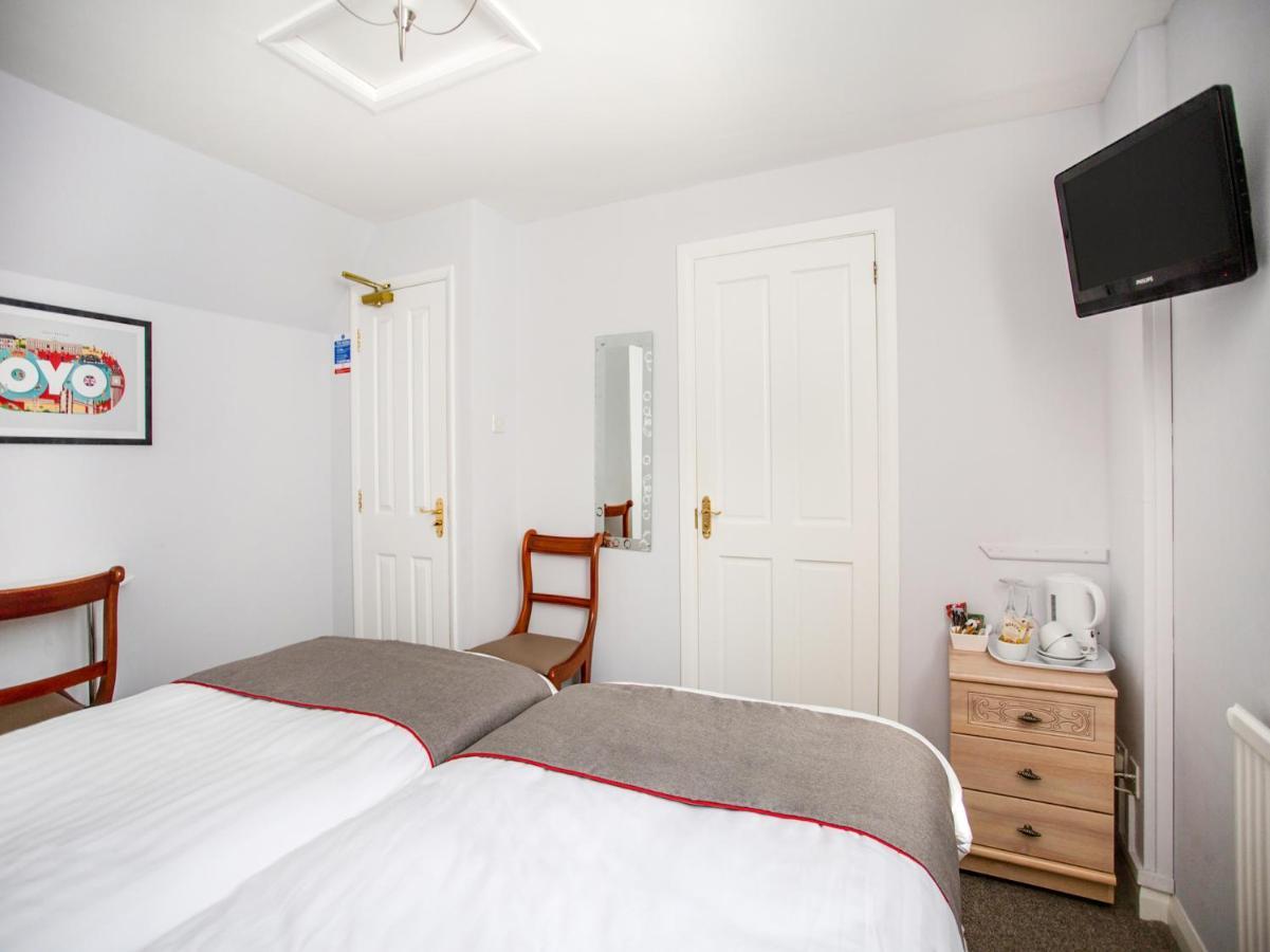 Oyo Timothy'S Hotell Tenby Exteriör bild