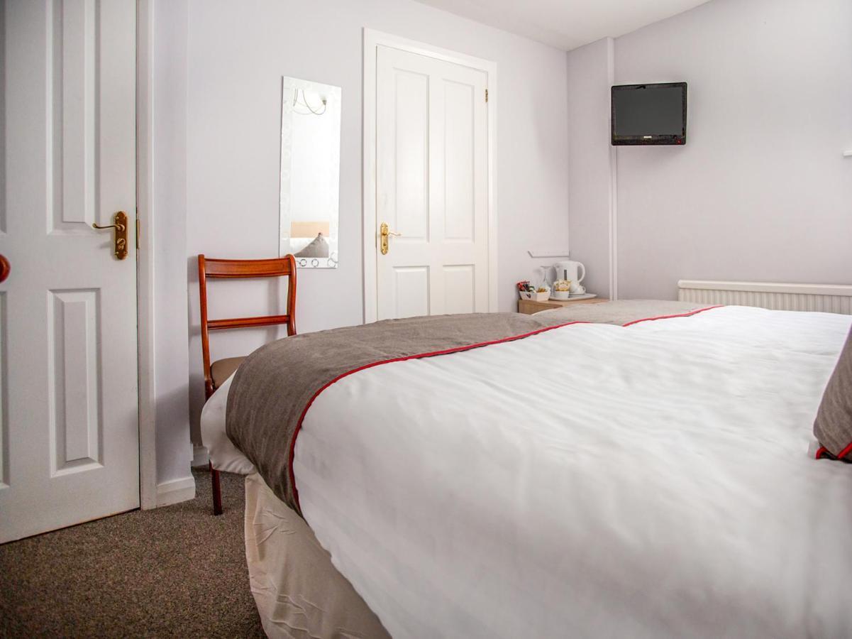 Oyo Timothy'S Hotell Tenby Exteriör bild