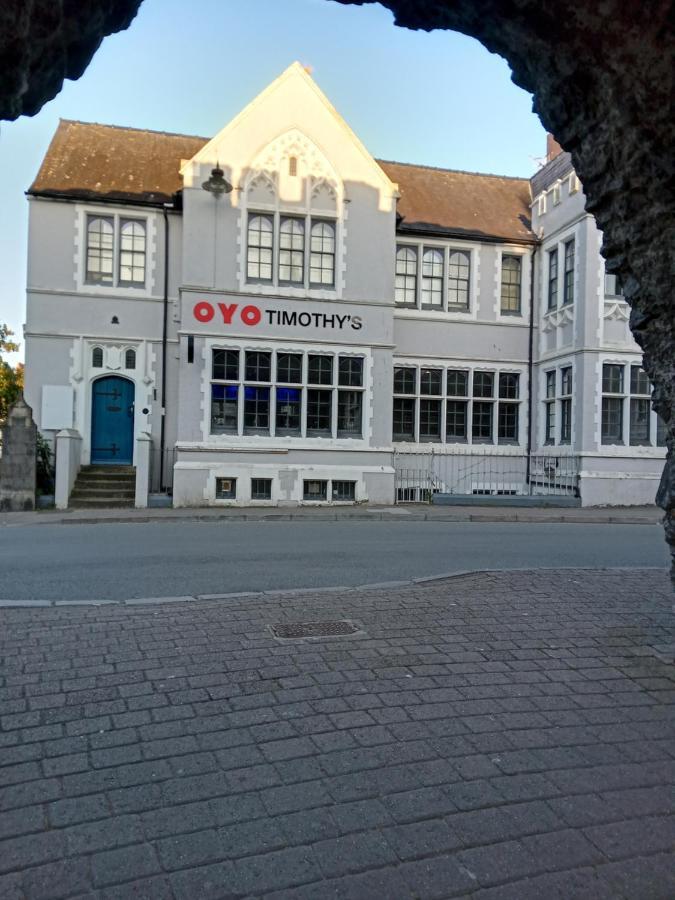 Oyo Timothy'S Hotell Tenby Exteriör bild
