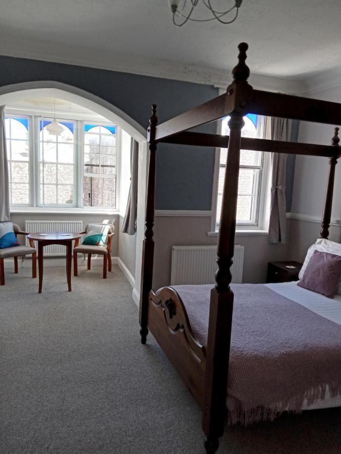 Oyo Timothy'S Hotell Tenby Exteriör bild
