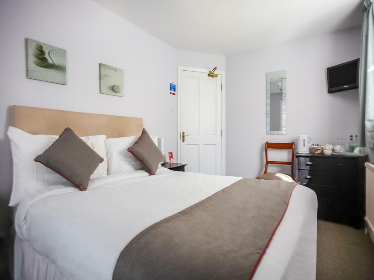 Oyo Timothy'S Hotell Tenby Exteriör bild